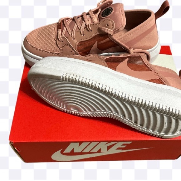 Women’s rose color Nikes great condition size 7 - Picture 5 of 5